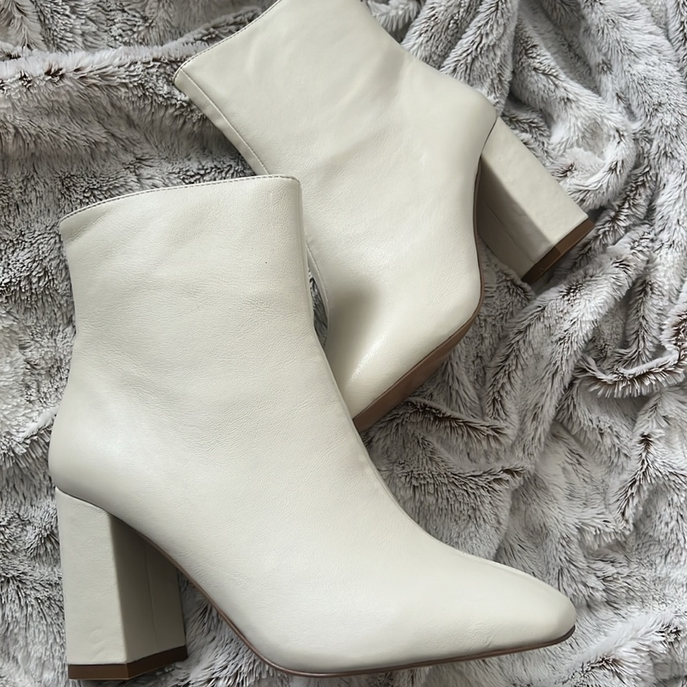 Jaggar White Boots NWOB - Picture 3 of 4